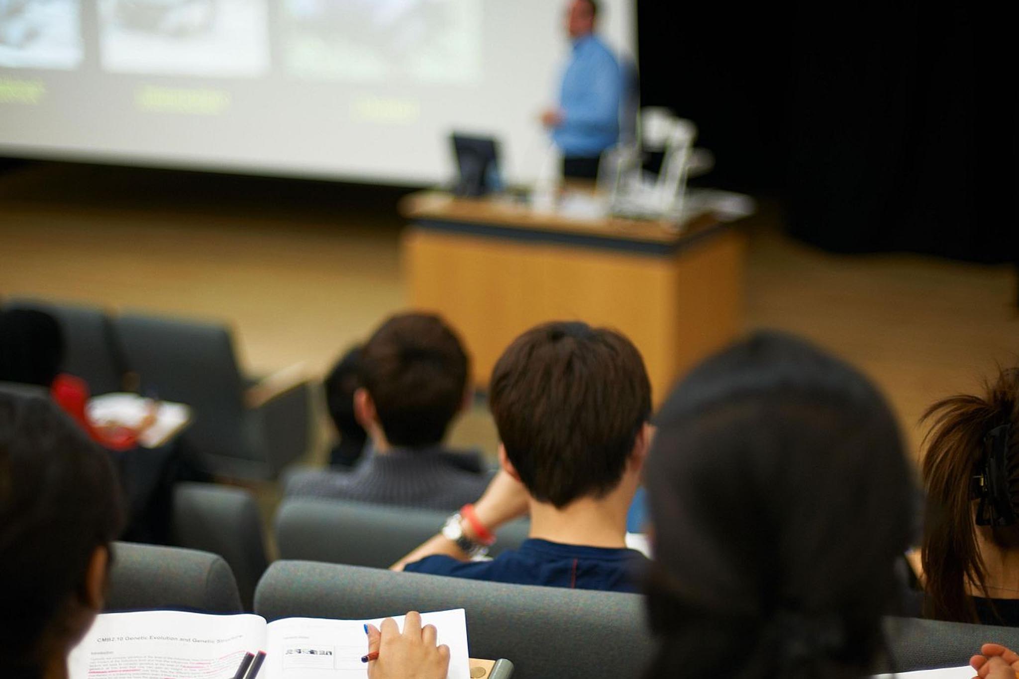 Educación y Universidades